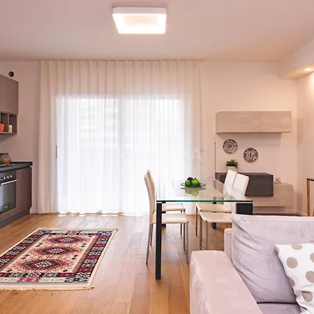 Vitto Luxury דירה לצ'ה